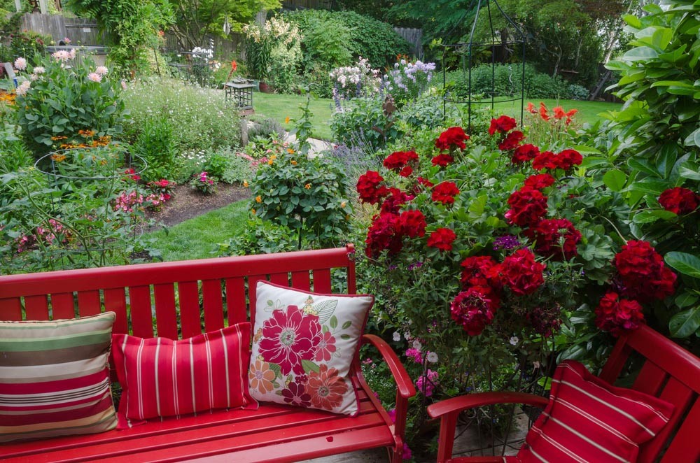8.-garden-with-red-bench.jpg